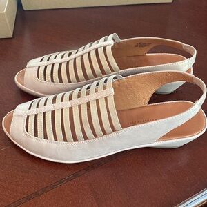 Brand New Kenneth Cole Gold Sandal